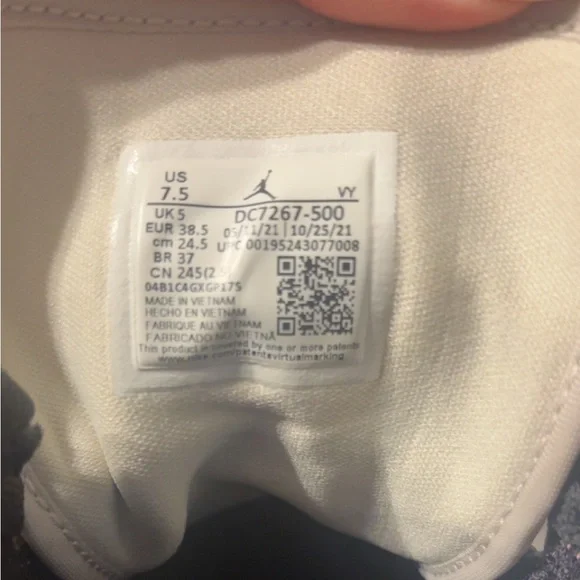 Jordan 1 Mid SE in ‘BERRY PINK’ - Picture 5 of 5